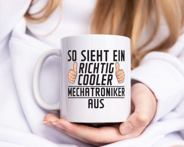 Richtig Cooler Mechatroniker | KFZ - Tasse Weiss - Kaffeetasse / Geschenk / Familie
