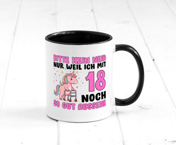 18. Geburtstag | 18 Jahre | Mit 18 noch so gut aussehen | Farbige Tasse - Kaffeetasse / Geschenk / Familie