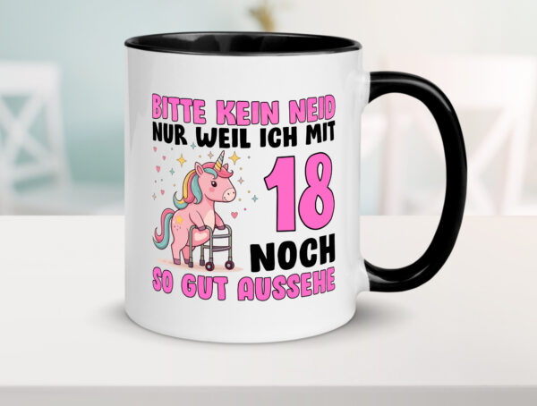 18. Geburtstag | 18 Jahre | Mit 18 noch so gut aussehen | Farbige Tasse - Kaffeetasse / Geschenk / Familie