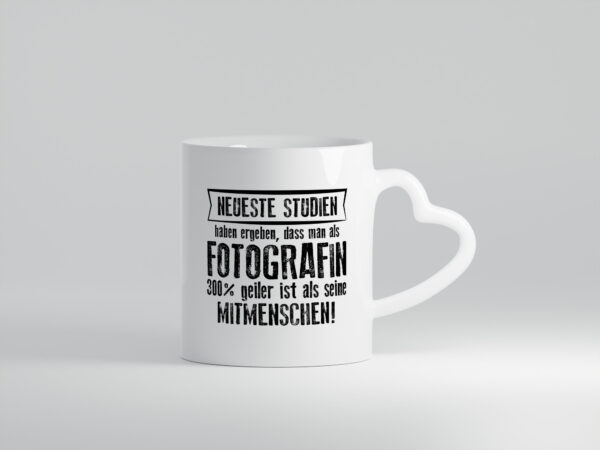 Neuste Studien: Fotografin | Fotografie | Kamera - Herzhenkel Tasse - Kaffeetasse / Geschenk / Familie