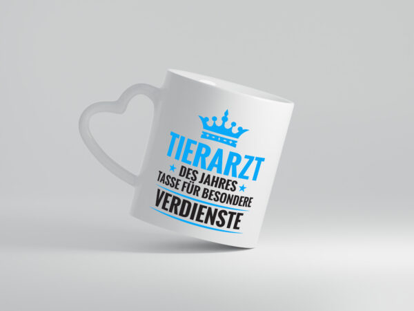 Besonderer Verdienst: Tierarzt | Tiermedizin | Mediziner - Herzhenkel Tasse - Kaffeetasse / Geschenk / Familie