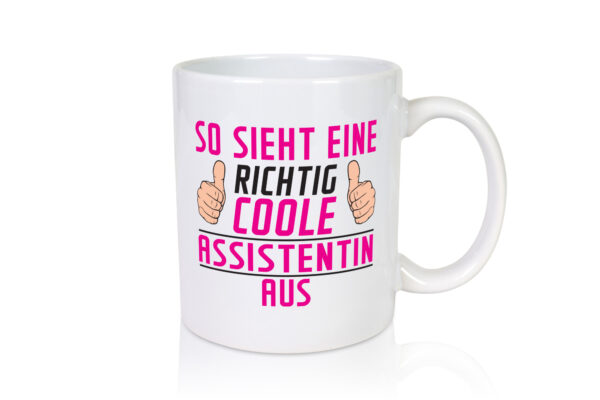 Richtig Coole Assistentin | Assistenz | Hilfskraft - Tasse Weiss - Kaffeetasse / Geschenk / Familie