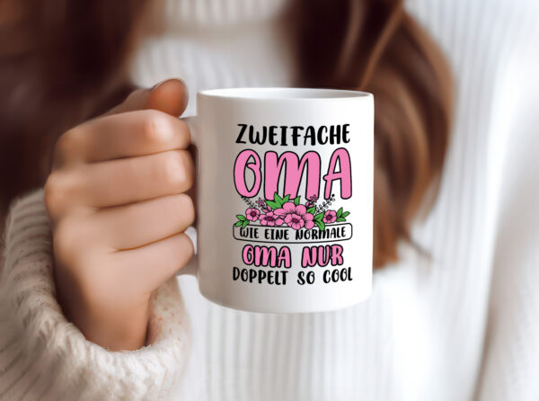 Zweifache Oma wie eine normale nur doppelt so cool - Tasse Weiss - Kaffeetasse / Geschenk / Familie