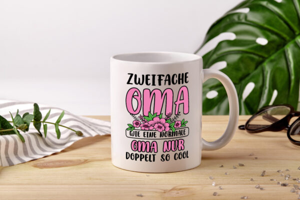 Zweifache Oma wie eine normale nur doppelt so cool - Tasse Weiss - Kaffeetasse / Geschenk / Familie