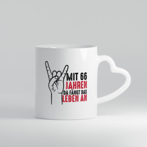 66. Geburtstag | mit 66 fängt das leben an. | 66 Jahre - Herzhenkel Tasse - Kaffeetasse / Geschenk / Familie