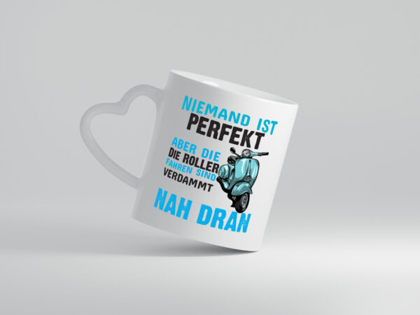 Rollerfahrer | Tasse Mofa | Moped | Roller | Spruch - Herzhenkel Tasse - Kaffeetasse / Geschenk / Familie