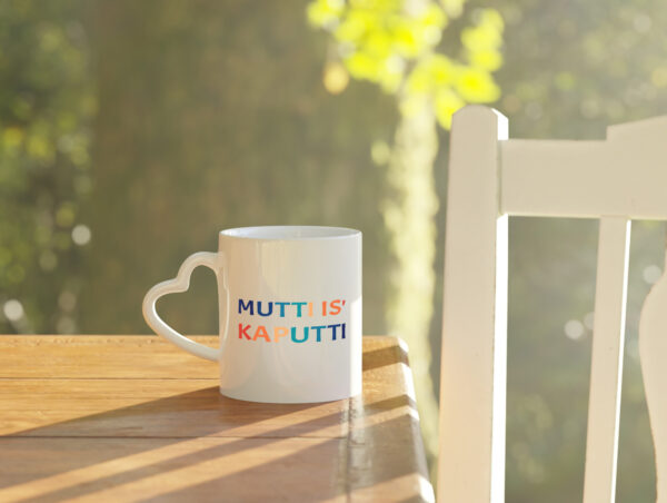 Mutti is kaputti | Mama ist kaputt | Muttertag - Herzhenkel Tasse - Kaffeetasse / Geschenk / Familie