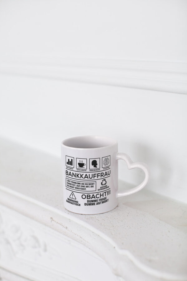 Achtung Probleme Bankkauffrau | Kauffrau | Bank Kaufleute - Herzhenkel Tasse - Kaffeetasse / Geschenk / Familie
