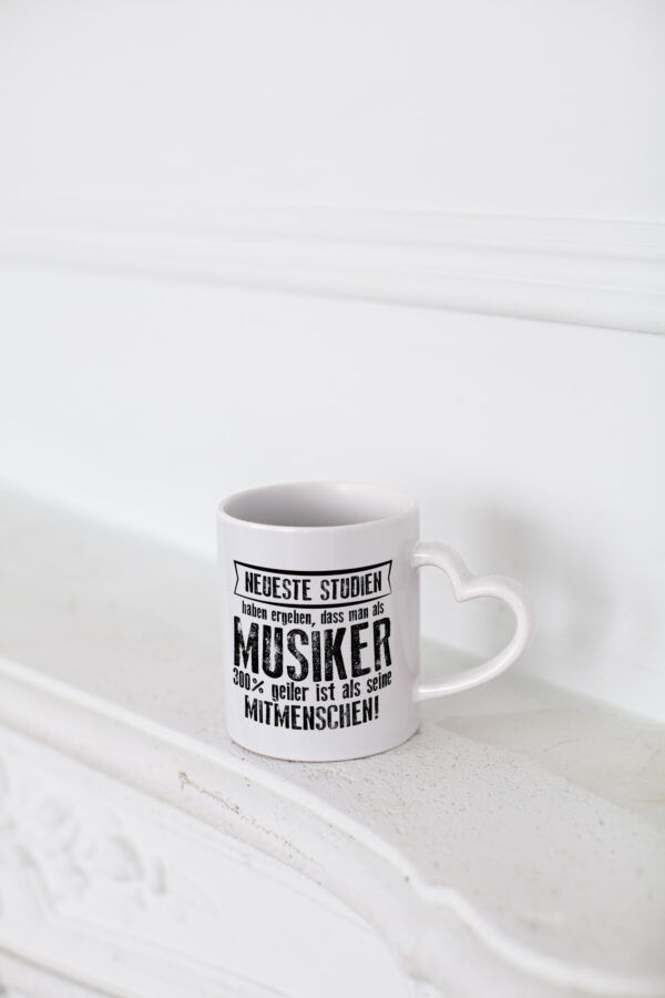 Neuste Studien: Musiker | Musik | Musikant - Herzhenkel Tasse - Kaffeetasse / Geschenk / Familie