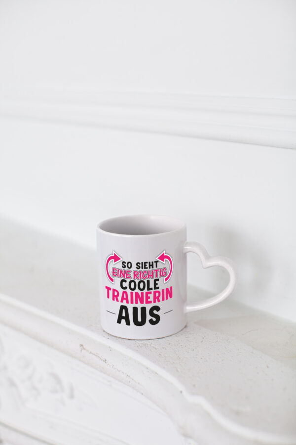 Coole Trainerin | Frauen Tasse | Personal Trainerin - Herzhenkel Tasse - Kaffeetasse / Geschenk / Familie