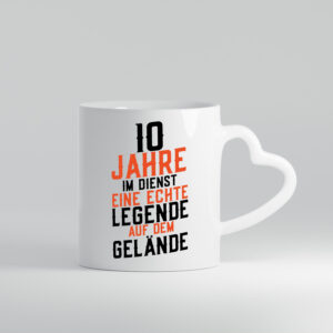 10 Jahre im Dienst | Legende | Jubiläum | Kollege | Arbeit - Herzhenkel Tasse - Kaffeetasse / Geschenk / Familie