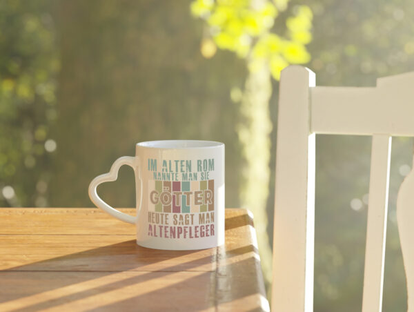 Heute sagt man: Altenpfleger | Pflegepersonal - Herzhenkel Tasse - Kaffeetasse / Geschenk / Familie