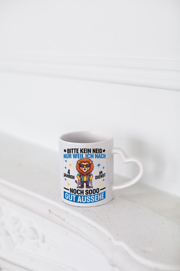 4 Jahre im Dienst | Arbeitsjubiläum | Arbeit - Herzhenkel Tasse - Kaffeetasse / Geschenk / Familie