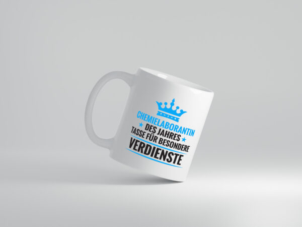Besonderer Verdienst: Chemielaborantin | Laborantin | Chemie - Tasse Weiss - Kaffeetasse / Geschenk / Familie
