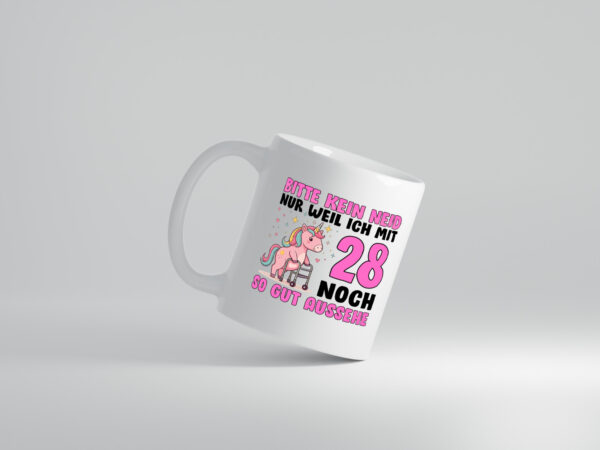 28. Geburtstag | 28 Jahre | Mit 28 noch so gut aussehen - Tasse Weiss - Kaffeetasse / Geschenk / Familie