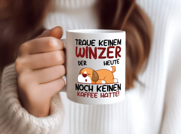 Traue keinem Winzer | Weinbauer | Wein - Tasse Weiss - Kaffeetasse / Geschenk / Familie