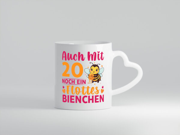 20. Geburtstag | Flottes Bienchen | 20 Jahre - Herzhenkel Tasse - Kaffeetasse / Geschenk / Familie