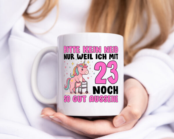 23. Geburtstag | 23 Jahre | Mit 23 noch so gut aussehen - Tasse Weiss - Kaffeetasse / Geschenk / Familie