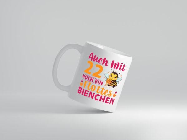 22. Geburtstag | Flottes Bienchen | 22 Jahre - Tasse Weiss - Kaffeetasse / Geschenk / Familie