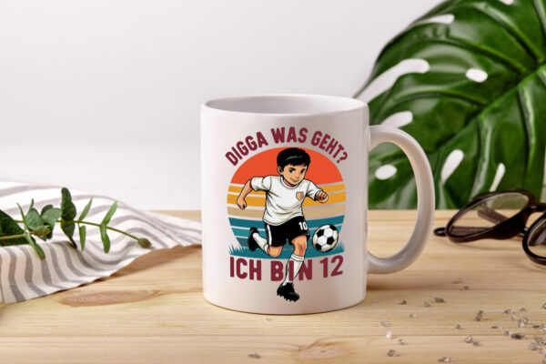 12 Geburtstag | 12 Jahre | Digga was geht ab | Fußball - Tasse Weiss - Kaffeetasse / Geschenk / Familie