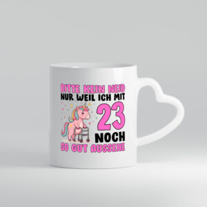 23. Geburtstag | 23 Jahre | Mit 23 noch so gut aussehen - Herzhenkel Tasse - Kaffeetasse / Geschenk / Familie