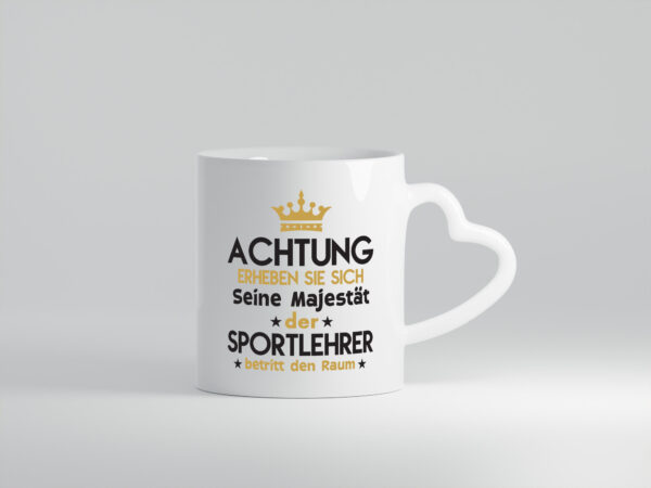 Seine Majestät Sportlehrer | Lehrer | Sport - Herzhenkel Tasse - Kaffeetasse / Geschenk / Familie