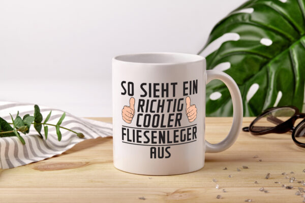 Richtig Cooler Fliesenleger | Fliesenlegen | Bau - Tasse Weiss - Kaffeetasse / Geschenk / Familie