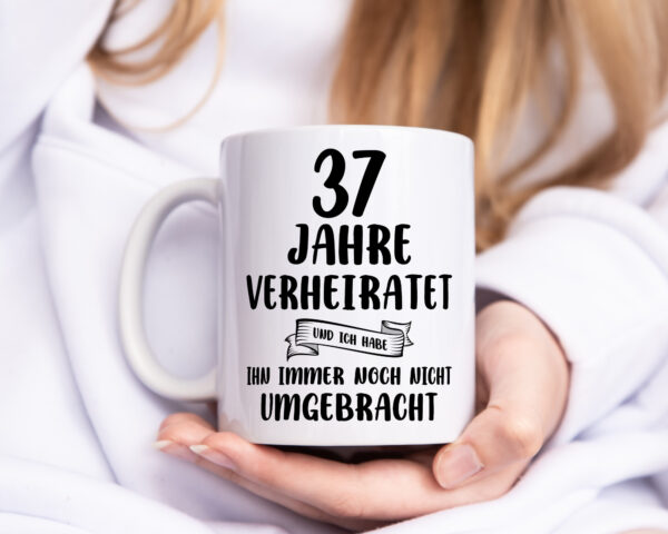 37 Jahre Verheiratet, immer noch am Leben! - Tasse Weiss - Kaffeetasse / Geschenk / Familie