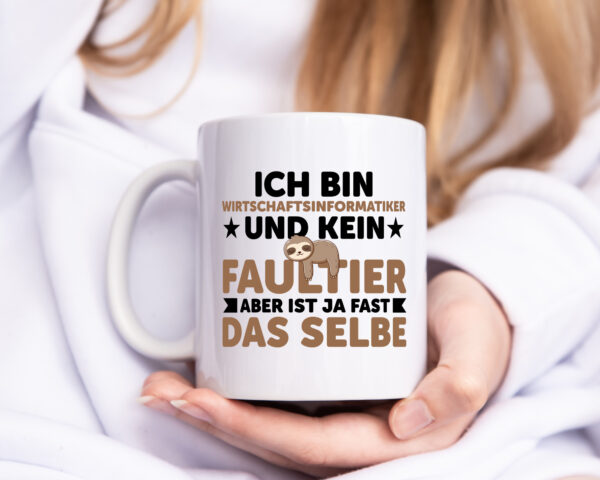 Ich bin kein Faultier: Wirtschaftsinformatiker - Tasse Weiss - Kaffeetasse / Geschenk / Familie