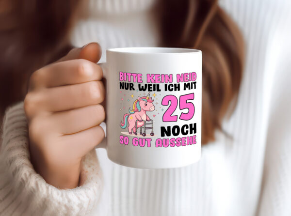 25. Geburtstag | 25 Jahre | Mit 25 noch so gut aussehen - Tasse Weiss - Kaffeetasse / Geschenk / Familie