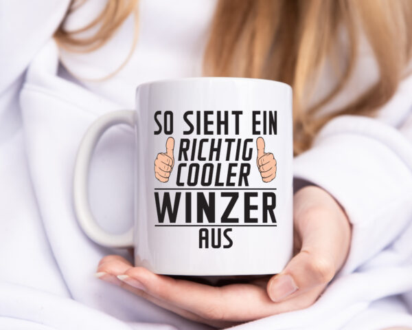 Richtig Cooler Winzer | Weinbauer | Wein - Tasse Weiss - Kaffeetasse / Geschenk / Familie