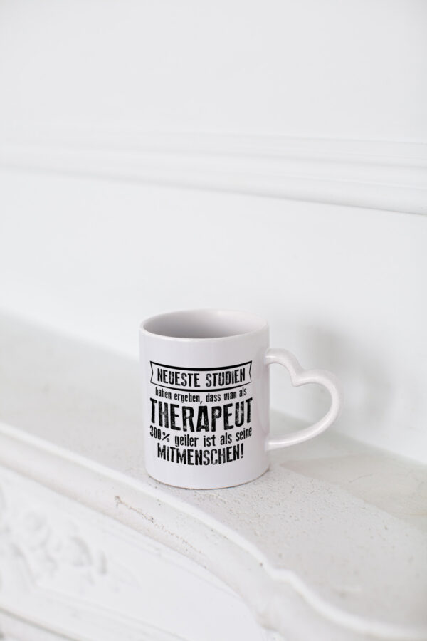 Neuste Studien: Therapeut | Psychotherapie | Therapie - Herzhenkel Tasse - Kaffeetasse / Geschenk / Familie