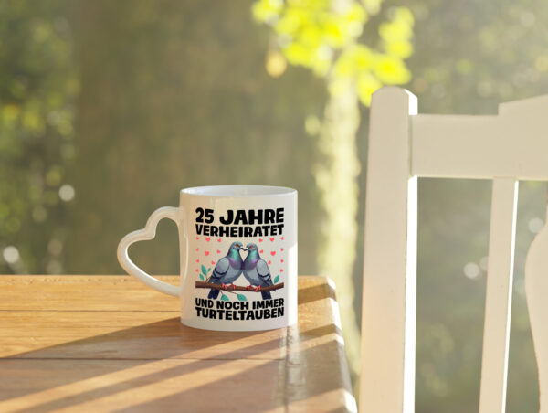 25. Jahre verheiratet | Turteltauben | Ehe | Ehepaar - Herzhenkel Tasse - Kaffeetasse / Geschenk / Familie