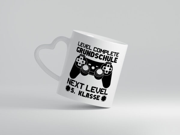 Level complete | 5. Klasse | Gaming | Grundschule - Herzhenkel Tasse - Kaffeetasse / Geschenk / Familie