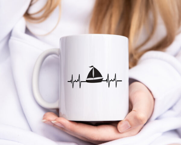 Segelboot Herzschlag | Motiv Segler | segeln | Boot - Tasse Weiss - Kaffeetasse / Geschenk / Familie