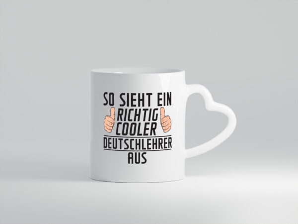 Richtig Cooler Deutschlehrer | Lehrer | Schule - Herzhenkel Tasse - Kaffeetasse / Geschenk / Familie