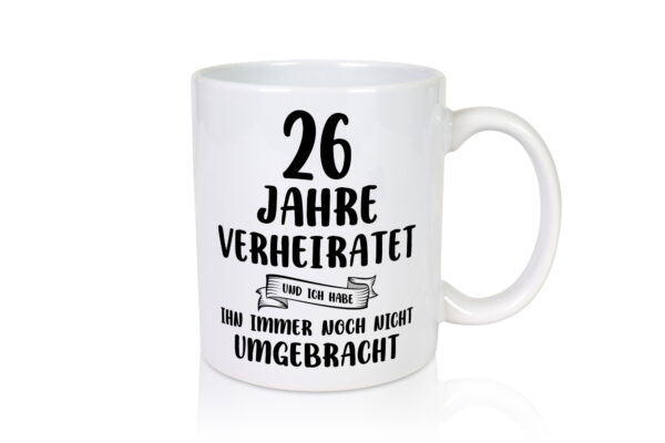 26 Jahre Verheiratet, immer noch am Leben! - Tasse Weiss - Kaffeetasse / Geschenk / Familie