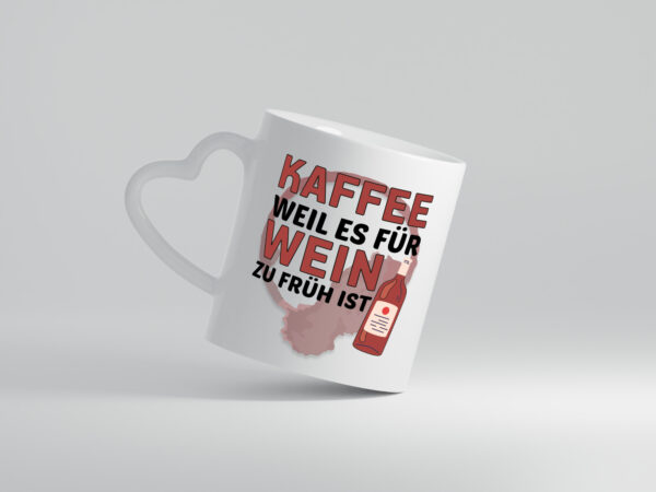 Zu früh für Wein | Büro Sarkasmus | lustiger Spruch - Herzhenkel Tasse - Kaffeetasse / Geschenk / Familie