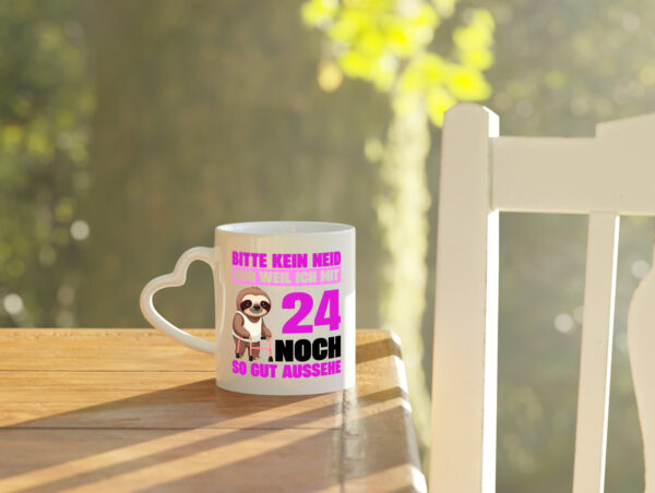 24. Geburtstag | Bitte kein neid | Faultier | 24 Jahre - Herzhenkel Tasse - Kaffeetasse / Geschenk / Familie