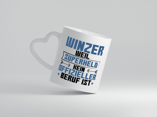 Superheld Winzer | Weinbauer | Wein - Herzhenkel Tasse - Kaffeetasse / Geschenk / Familie