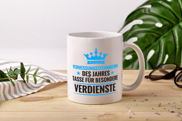 Besonderer Verdienst: Vermessungstechnikerin | Techniker - Tasse Weiss - Kaffeetasse / Geschenk / Familie