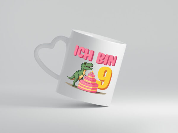 9 Geburtstag | 9 Jahre | Dinosaurier mit Kuchen - Herzhenkel Tasse - Kaffeetasse / Geschenk / Familie