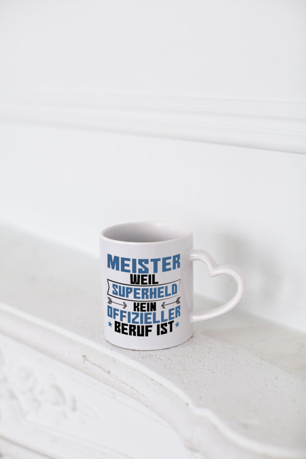 Superheld Meister | Meisterbrief - Herzhenkel Tasse - Kaffeetasse / Geschenk / Familie