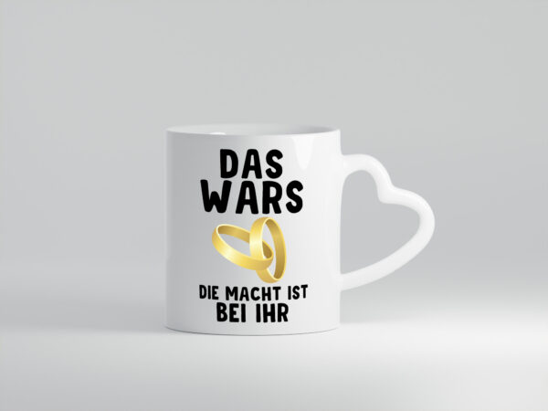 Die macht ist bei ihr | Hochzeit Tasse | Ehemann | Ehe - Herzhenkel Tasse - Kaffeetasse / Geschenk / Familie