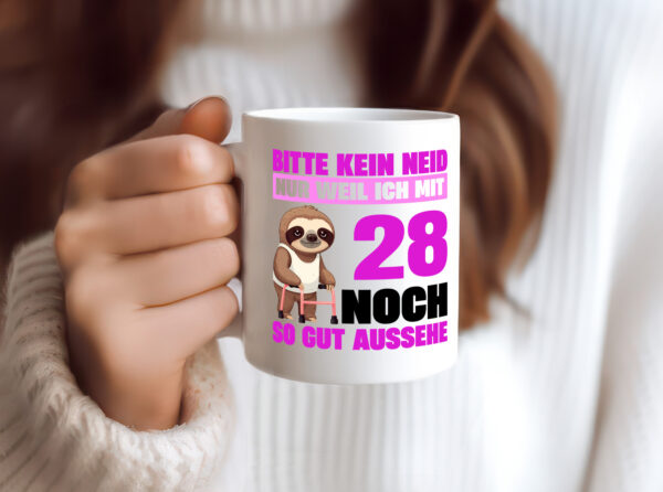 28. Geburtstag | Bitte kein neid | Faultier | 28 Jahre - Tasse Weiss - Kaffeetasse / Geschenk / Familie