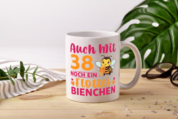 38. Geburtstag | Flottes Bienchen | 38 Jahre - Tasse Weiss - Kaffeetasse / Geschenk / Familie