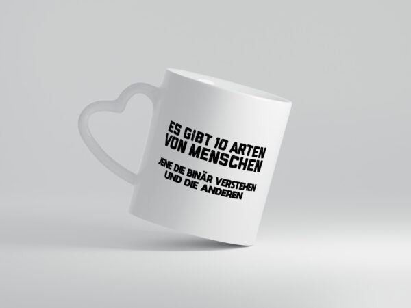 10 Arten von Menschen | Binär | Humor | Witz | Spaß - Herzhenkel Tasse - Kaffeetasse / Geschenk / Familie