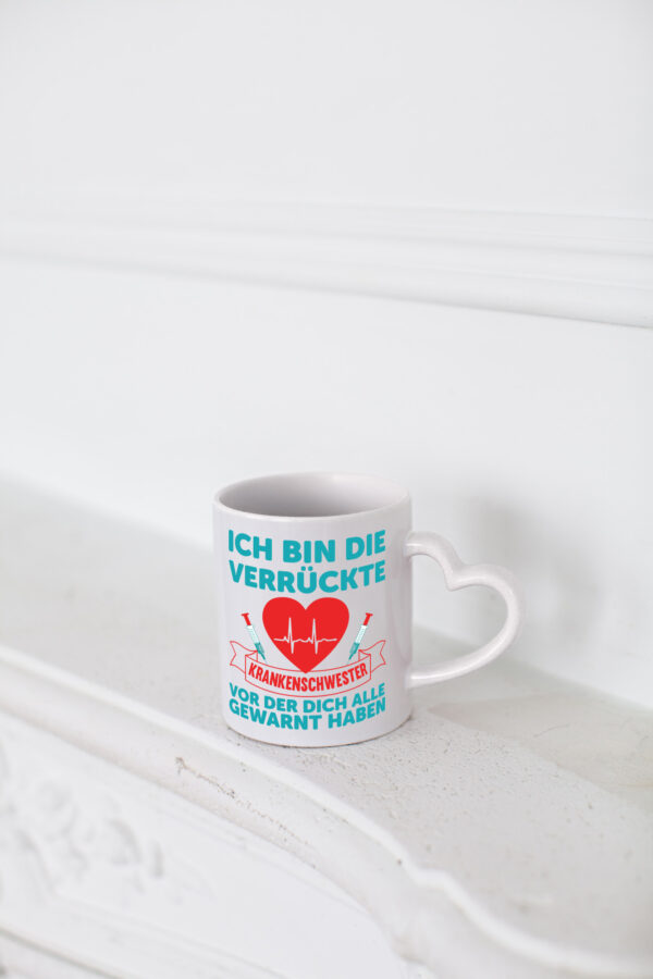 Verrückte Krankenschwester | Krankenhaus | nurse - Herzhenkel Tasse - Kaffeetasse / Geschenk / Familie