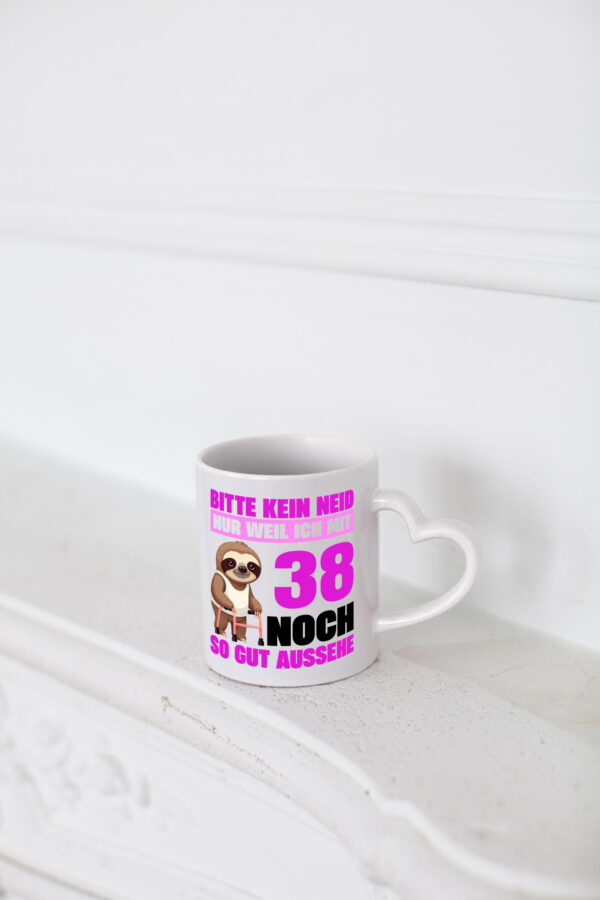 38. Geburtstag | Bitte kein neid | Faultier | 38 Jahre - Herzhenkel Tasse - Kaffeetasse / Geschenk / Familie