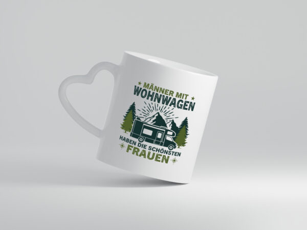 Männer mit Wohnwagen | Schönste Frauen | Camping - Herzhenkel Tasse - Kaffeetasse / Geschenk / Familie